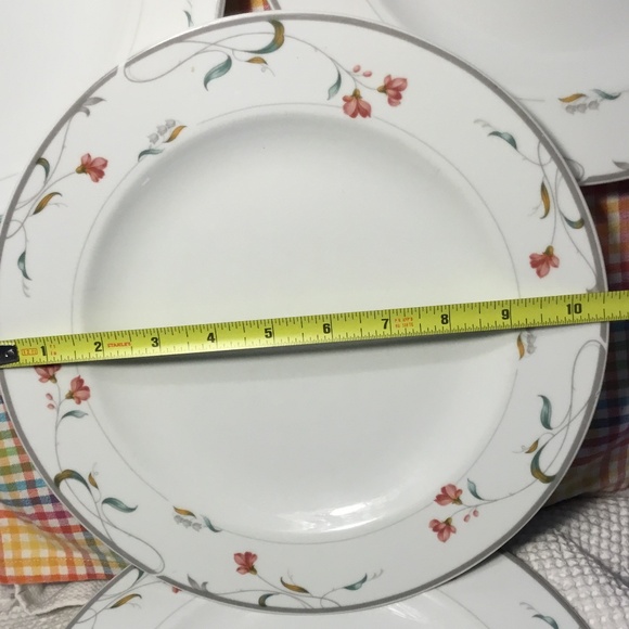 Set of (2) Dinner Plates 10-3/4"~Christopher Stuart Y0205 Melrose Fine China - Picture 5 of 7